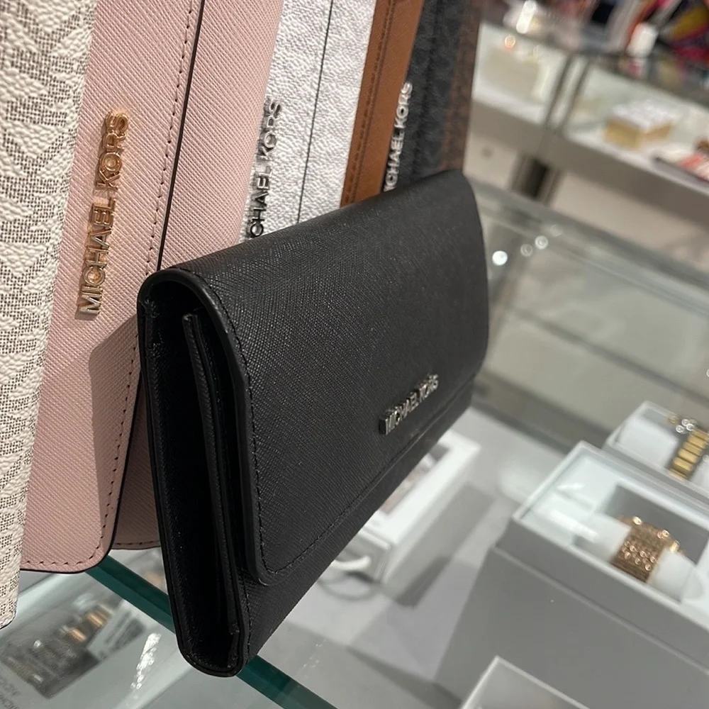 MICHAEL KORS JET SET TRAVEL LARGE TRIFOLD WALLET BLACK COLOR